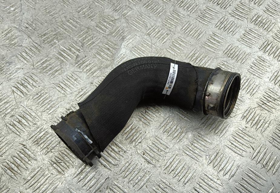 патрубок интеркулера Audi A4 B6 2003, 2.5 л., дизель, МКПП, красный, универсал, 8E0145737A