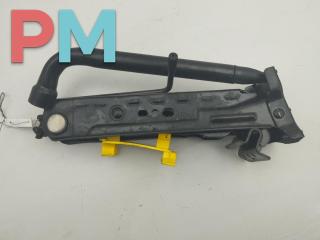 домкрат Ford Focus 1 поколение 2000, 1.4 л., бензин, МКПП, синий, универсал, 98AB17080CB