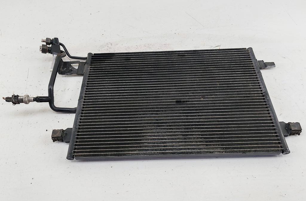 радиатор кондиционера Audi A4 B5 1997, 1.8 л., бензин, МКПП, синий, универсал, 8D0260401E