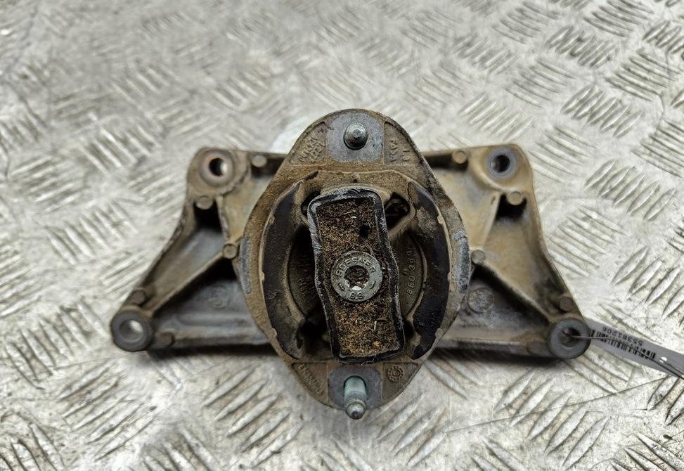 кронштейн КПП Audi A4 B6 2003, 2.5 л., дизель, МКПП, красный, универсал, 8E0399115S