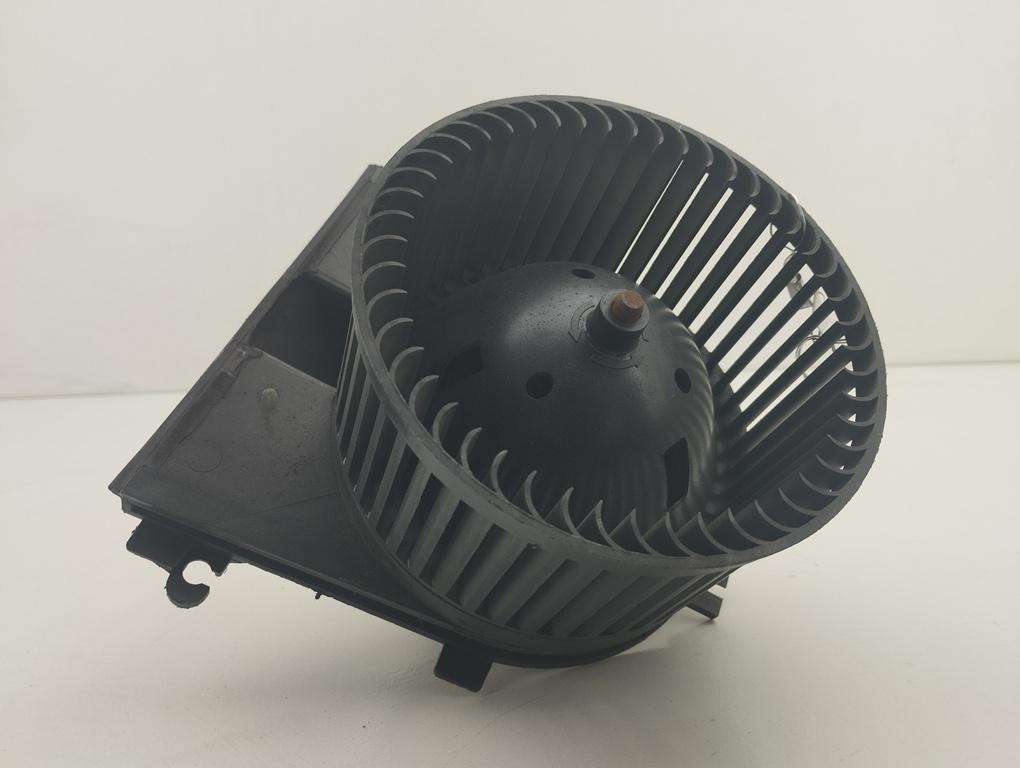моторчик печки Audi A4 B5 1997, 1.6 л., бензин, МКПП, зелёный, седан, 8D1819021A