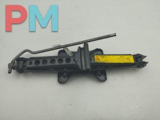 домкрат Ford Focus 2 поколение [рестайлинг] 2007, 1.6 л., i, бензин, МКПП, чёрный, хетчбэк 5 дв., 6M5117080AB