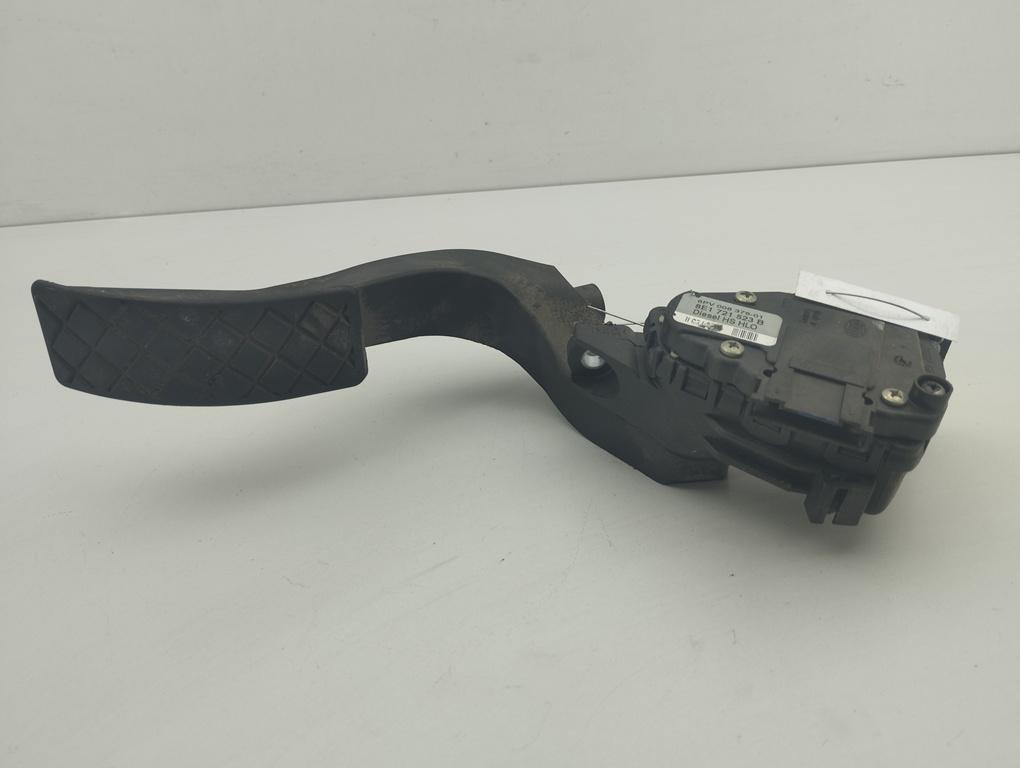 педаль Audi A4 B6 2003, 2.5 л., дизель, МКПП, красный, универсал, 8E1721523B