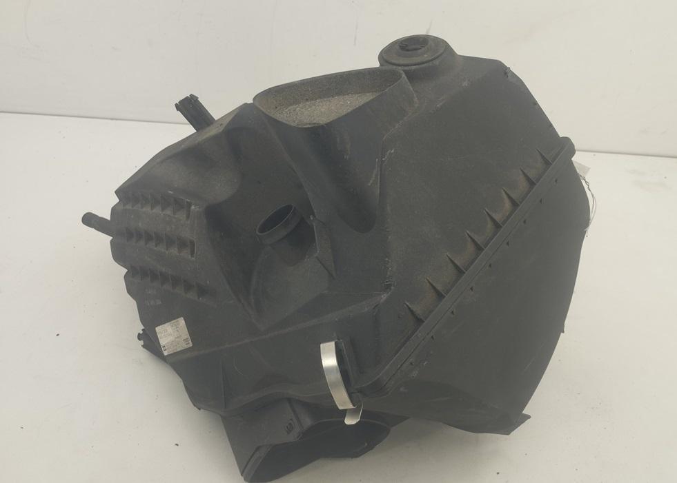 корпус воздушного фильтра Audi A6 C6 2004, 2.4 л., бензин, МКПП, чёрный, седан, 4F0133835E
