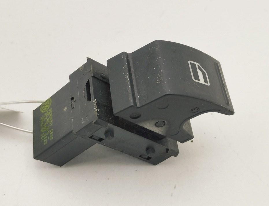 кнопка стеклоподъемника переднего правого Volkswagen Passat B6 2008, 2.0 л., дизель, МКПП, синий, универсал, 7L6959855B