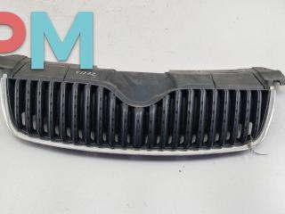 решетка радиатора Skoda Fabia 2 поколение (5J) 2009, чёрный, универсал, 5J0853668A