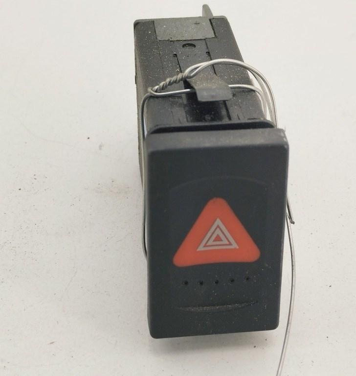 кнопка аварийной сигнализации Volkswagen Passat B5 1997, 1.6 л., бензин, МКПП, синий, универсал, 3B0953235B