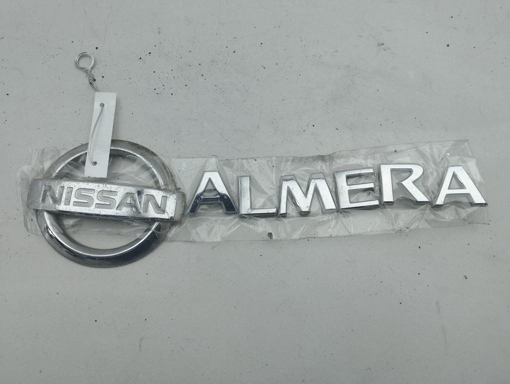 эмблема Nissan Almera N16 2003, 1.5 л., бензин, МКПП, серый, хетчбэк 5 дв., 90890BN700