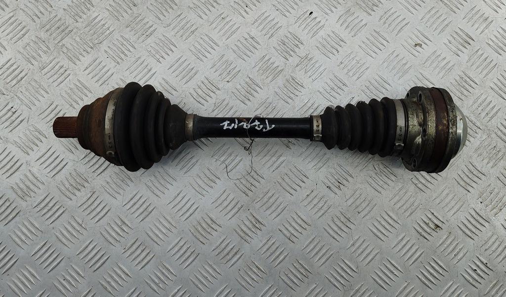 полуось передняя левая (приводной вал, ШРУС) Volkswagen Passat B6 2008, 2.0 л., дизель, МКПП, синий, универсал