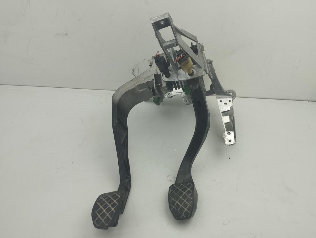 узел педальный (блок педалей) Audi A6 C5 2002, 1.9 л., дизель, МКПП, красный, универсал, 8D1721117K