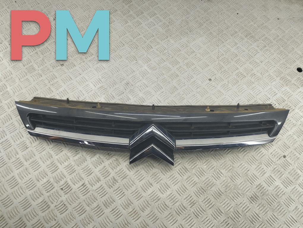 решетка капота Citroen C8 2 поколение 2008, 2.0 л., дизель, МКПП, серый, минивэн, 1401074577 - фото №1