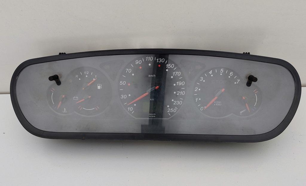 приборная панель Citroen C5 1 поколение 2003, 1.8 л., бензин, МКПП, серый, универсал, 9651481380 - фото №1