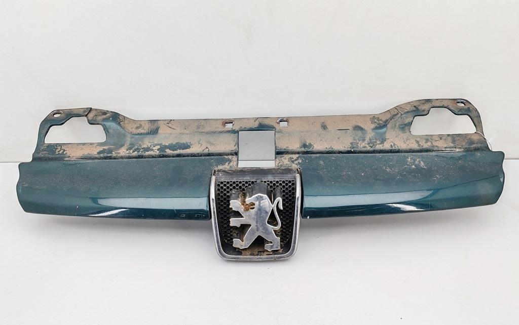 решетка радиатора Peugeot 406 1997, зелёный, универсал