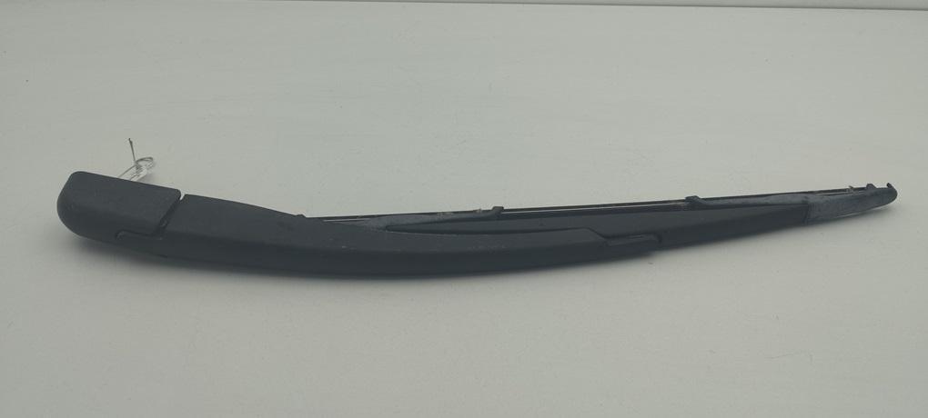 Щеткодержатель (поводок стеклоочистителя) задний Peugeot 307 1 поколение 2003, 1.6 л., бензин, АКПП, серый, универсал - фото №1