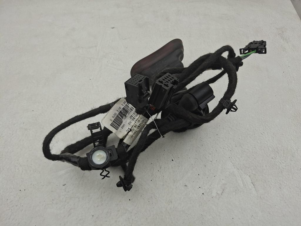 дверная проводка Audi A4 B6 2003, 2.5 л., дизель, МКПП, красный, универсал, 8E1971029S