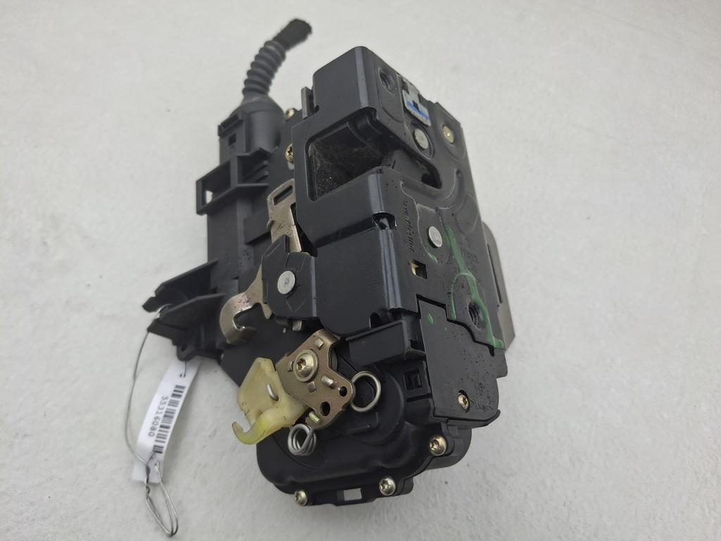 замок двери передней левой Audi A4 B6 2003, 2.5 л., дизель, МКПП, красный, универсал, 4B1837015G