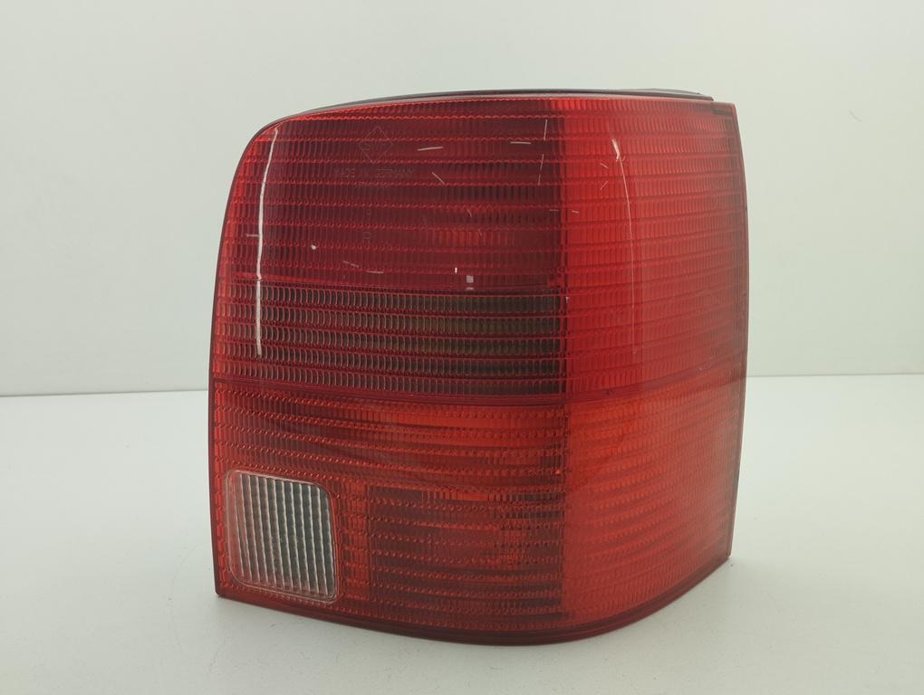 фонарь задний правый Volkswagen Passat B5 1998, 1.8 л., бензин, МКПП, серый, универсал, 3B9945112F - фото №1
