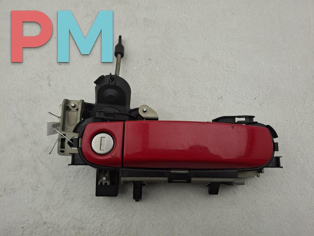 ручка наружная передняя левая Audi A4 B6 2003, 2.5 л., дизель, МКПП, красный, универсал - фото №1