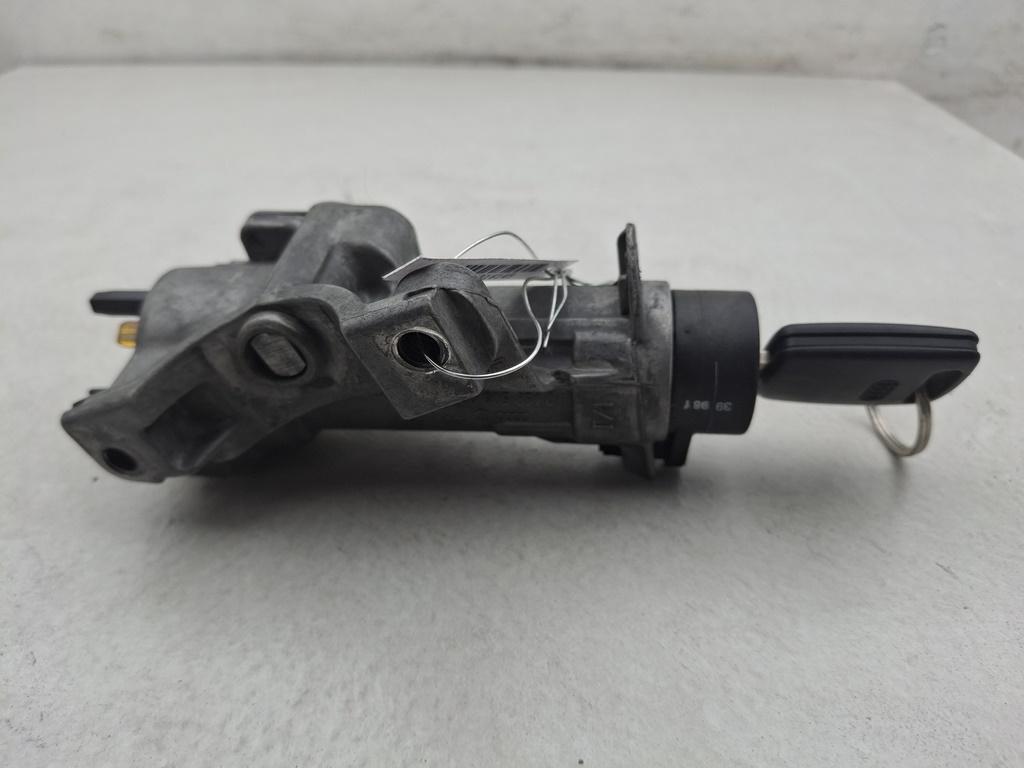 замок зажигания Audi A6 C5 1998, 2.4 л., бензин, МКПП, серый, универсал, 4B0905851C