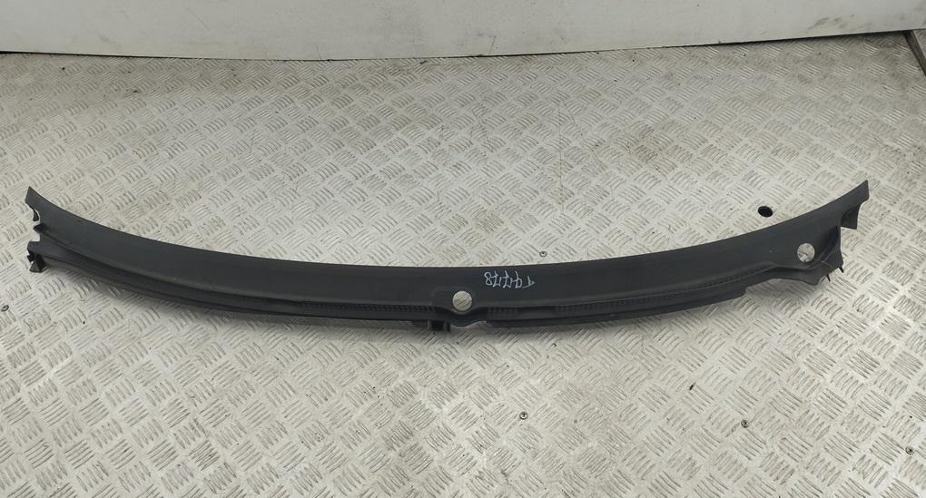 дождевик Audi A6 C5 1998, 2.4 л., бензин, МКПП, серый, универсал, 4B1819403