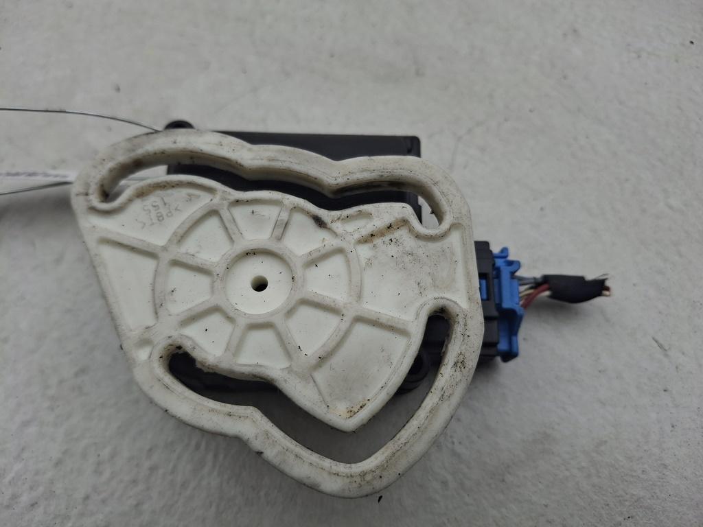 моторчик заслонки печки Audi A8 D3 2003, 4.2 л., бензин, АКПП, синий, седан, 4E0820511
