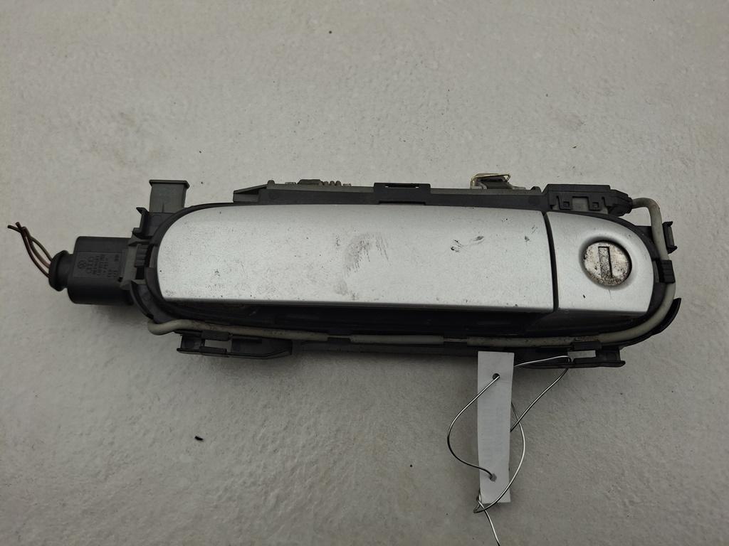 ручка наружная передняя левая Audi A8 D2 2002, 4.2 л., бензин, АКПП, серый, седан