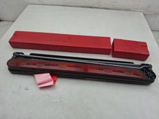 знак аварийной остановки Audi A4 B6 2003, 2.5 л., дизель, МКПП, красный, универсал, 8D9860251B