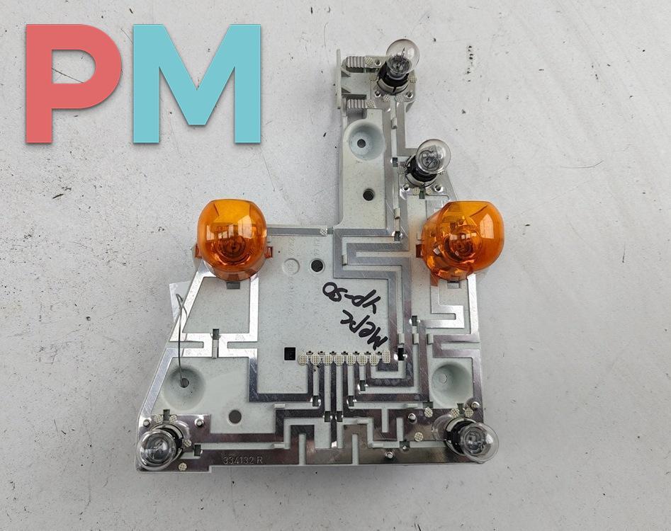 Плата фонаря заднего правого Mercedes-Benz E-Класс W211/S211 2004, 3.2 л., дизель, АКПП, чёрный, седан, 2118200277 - фото №1