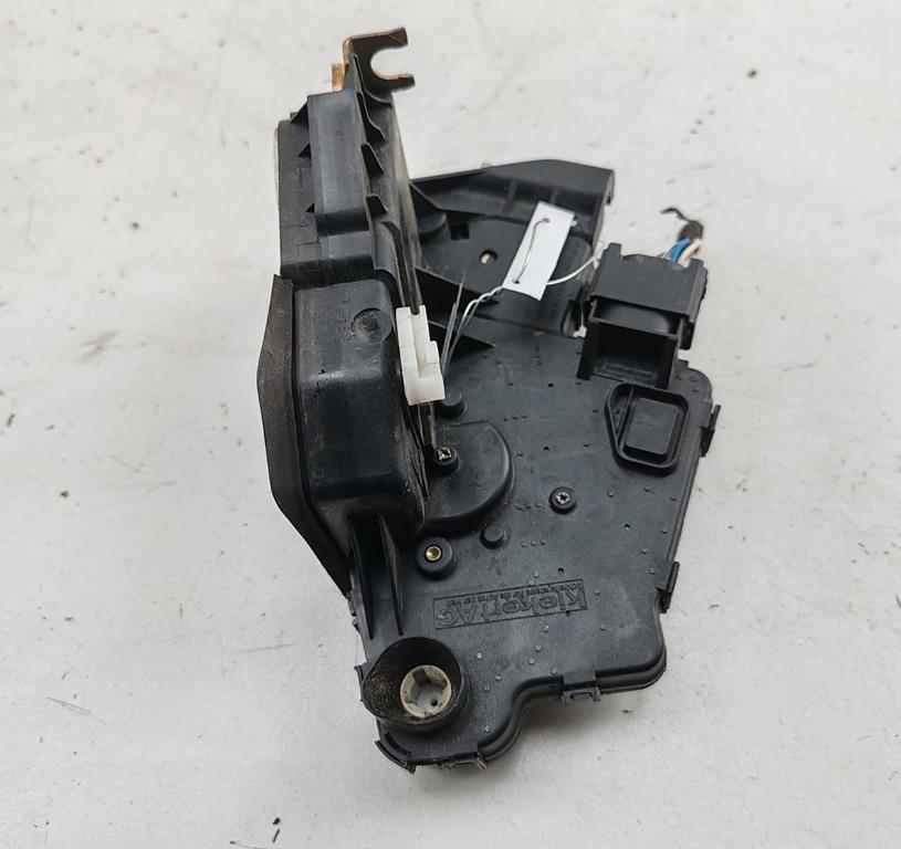 замок двери передней левой BMW 3 E46 2001, 2.2 л., бензин, МКПП, серый, универсал