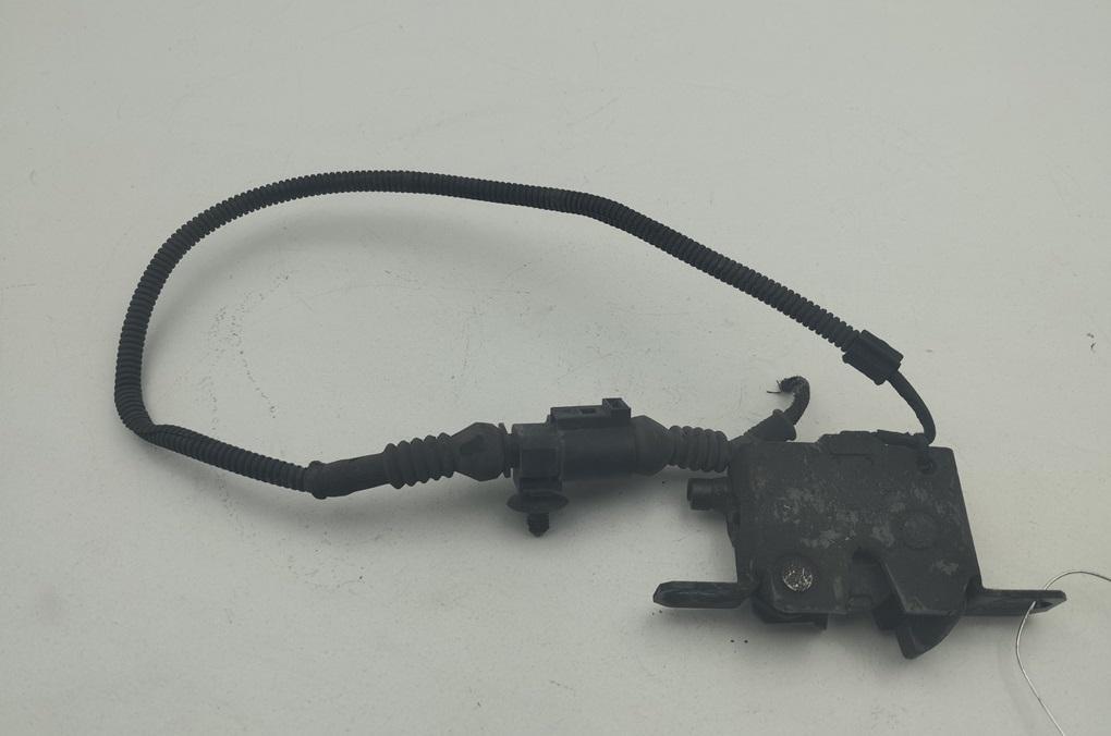 замок капота Audi A8 D3 2003, 4.2 л., бензин, АКПП, синий, седан, 4E0823509C