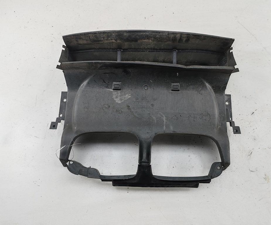 воздуховод BMW 3 E46 2003, 2.2 л., бензин, МКПП, чёрный, универсал, 8202831