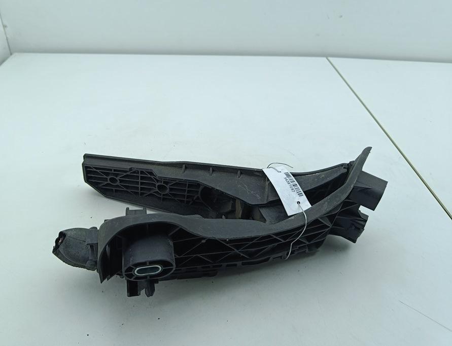 педаль Volkswagen Golf-5 2004, 1.6 л., бензин, МКПП, чёрный, хетчбэк 3 дв.