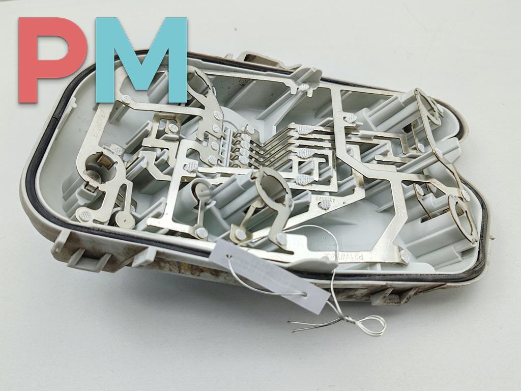 Плата фонаря заднего правого Audi A6 4F/C6 2004, 2.4 л., бензин, МКПП, чёрный, седан, ZB436072R - фото №1