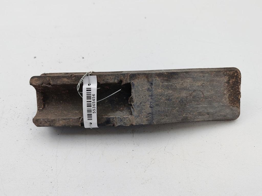 опора под домкрат (поддомкратная подушка) Audi A6 C6 2004, 2.4 л., бензин, МКПП, чёрный, седан, 4F0802847