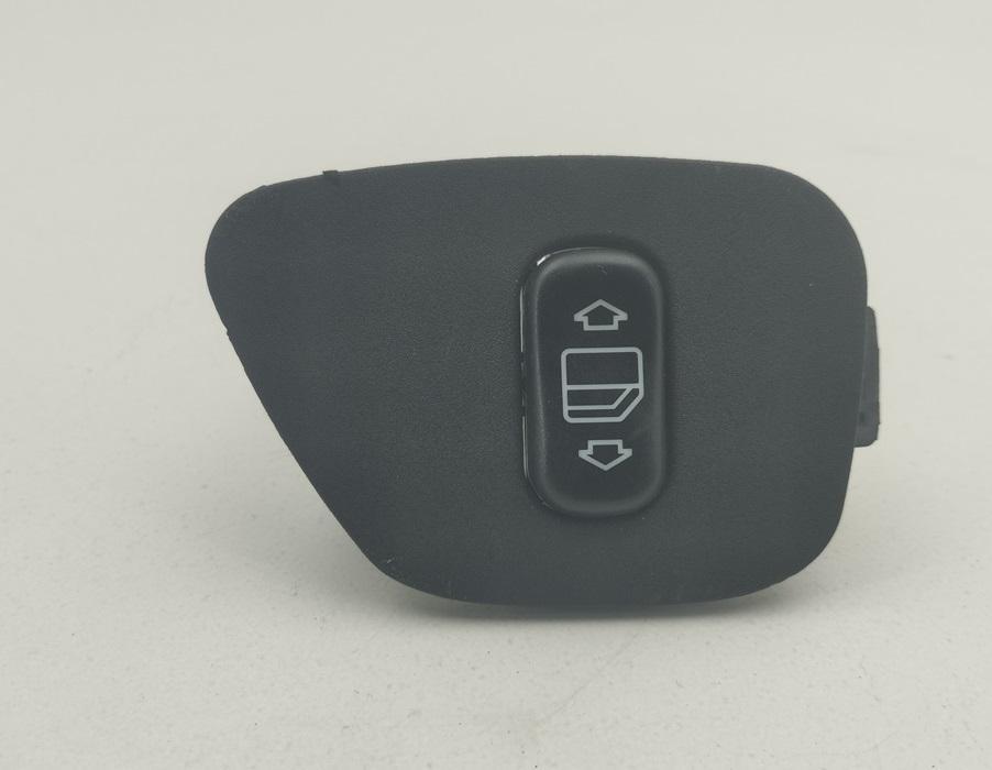 кнопка стеклоподъемника заднего правого Mercedes-Benz E-Класс W210/S210 1998, 2.4 л., бензин, АКПП, серый, седан, 210820820 - фото №1