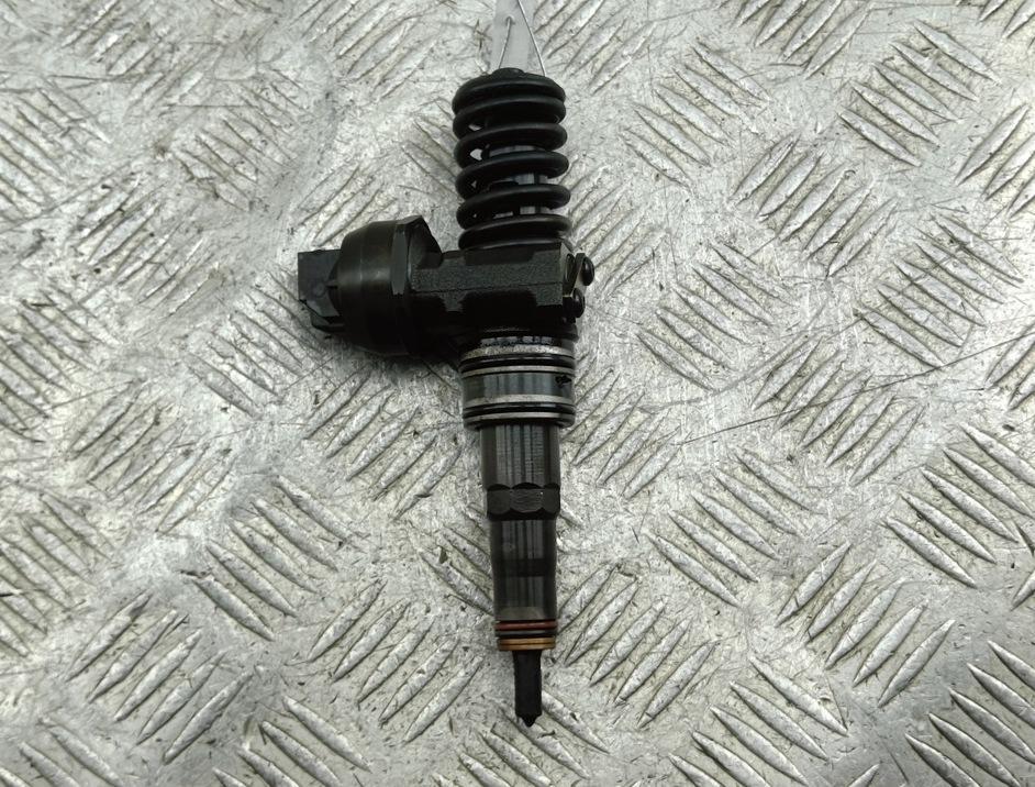 форсунка Volkswagen Passat B6 2005, 2.0 л., дизель, МКПП, серый, универсал, 038130073BQ, 0414720312
