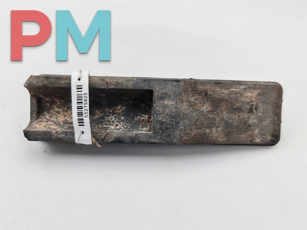 опора под домкрат (поддомкратная подушка) Audi A6 4F/C6 2004, 2.4 л., бензин, МКПП, чёрный, седан, 4F0802847 - фото №1