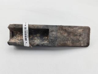 опора под домкрат (поддомкратная подушка) Audi A6 4F/C6 2004, 2.4 л., бензин, МКПП, чёрный, седан, 4F0802847