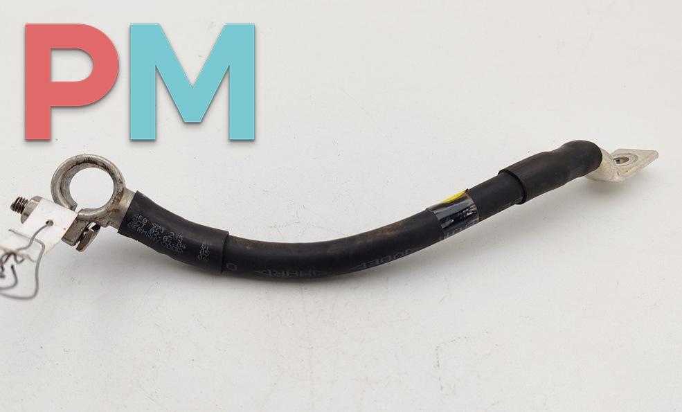 плюсовой провод аккумулятора Audi A6 4F/C6 2004, 2.4 л., бензин, МКПП, чёрный, седан, 4F0971235 - фото №1