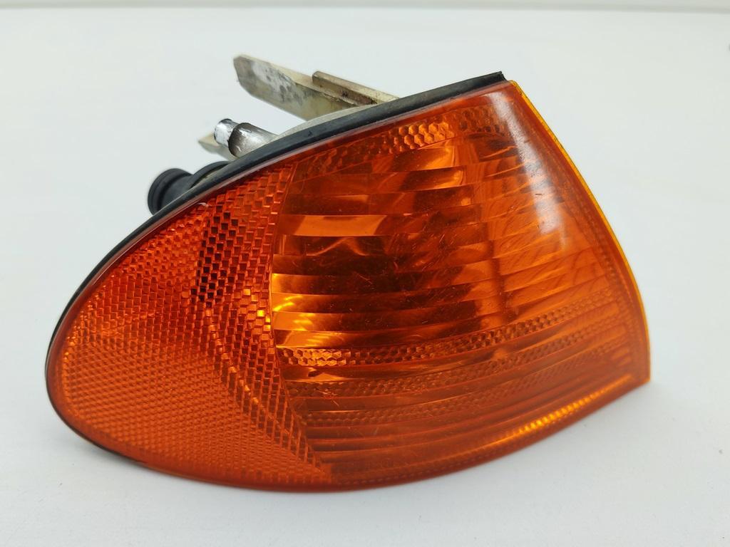 Поворотник (указатель поворота) правый BMW 3 E46 1999, 1.9 л., бензин, МКПП, синий, седан
