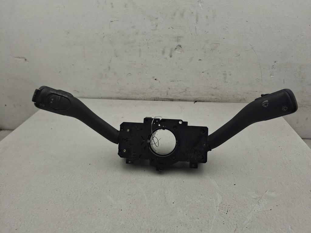 переключатель поворотов Audi A6 4B/C5 1997, 2.4 л., бензин, МКПП, серый, седан, 8L0953513A - фото №1