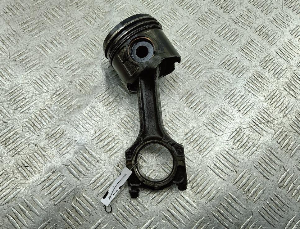 поршень BMW 3 E46 2004, 2.0 л., дизель, МКПП, серый, седан