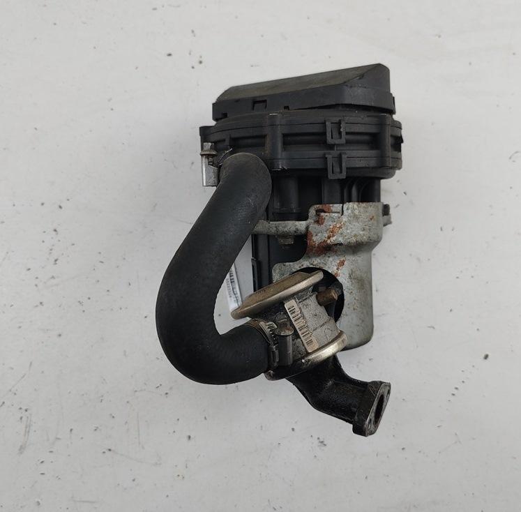 насос продувки катализатора BMW 3 E46 2003, 2.2 л., бензин, МКПП, чёрный, универсал, 1715293