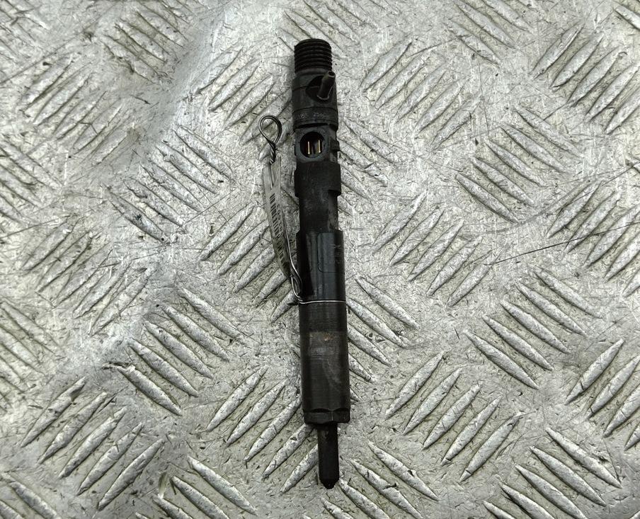 форсунка Renault Megane 2 поколение 2004, 1.5 л., дизель, МКПП, серый, универсал, EJBR01801A, 8200049873, 8200365186 - фото №1
