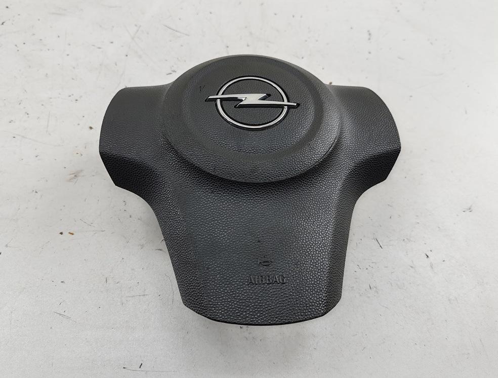 подушка безопасности водителя Opel Corsa D 2009, 1.2 л., бензин, МКПП, чёрный, хетчбэк 3 дв., 13235770 - фото №1