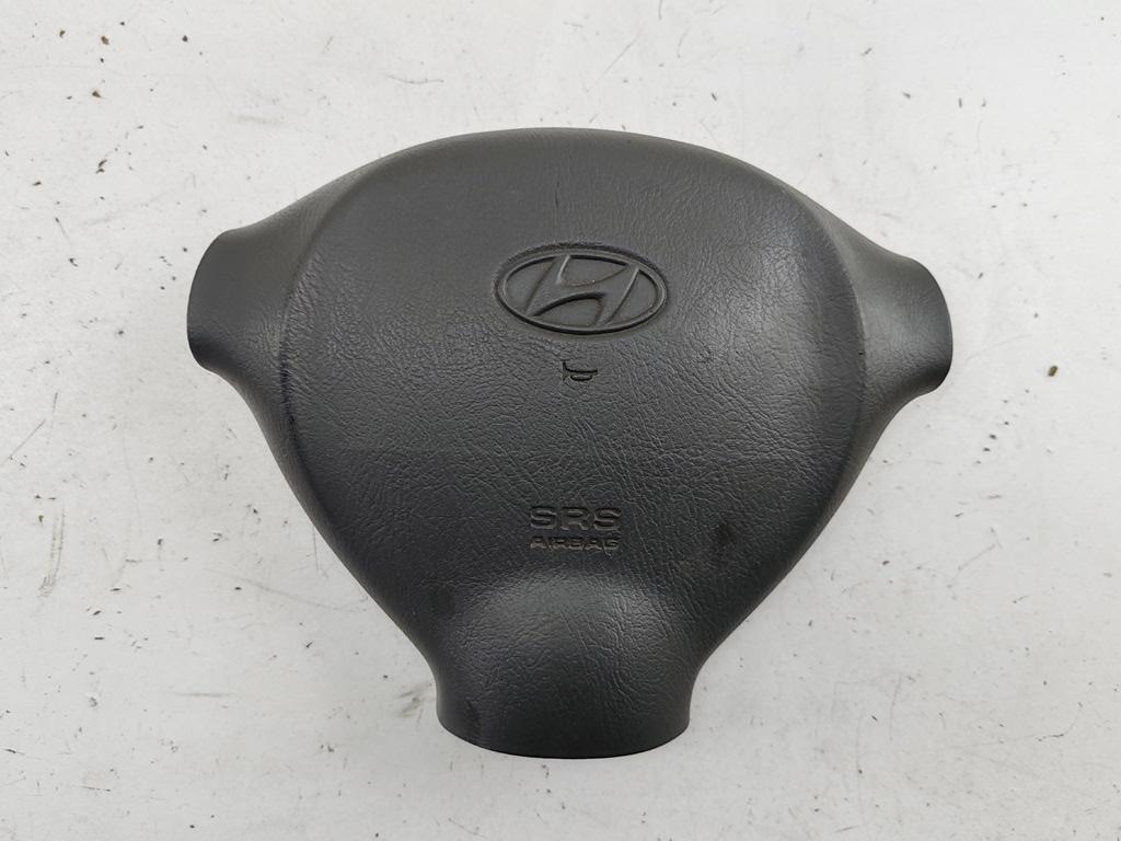 подушка безопасности водителя Hyundai Santa Fe 2003, 2.4 л., бензин, МКПП, серый, внедорожник 5 дв., 5205092