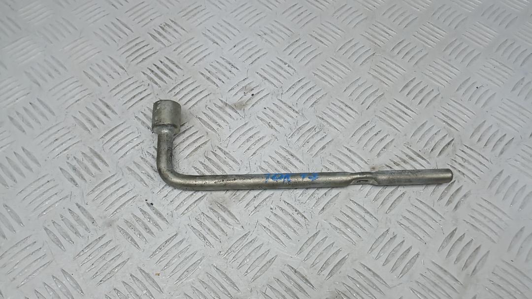 ключ колесный (балонный) Honda Civic 8 поколение 2005, 1.6 л., бензин, МКПП, хетчбэк 5 дв. - фото №1