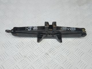 домкрат Toyota Yaris XP9 2008, 1.3 л., бензин, МКПП, хетчбэк 5 дв.