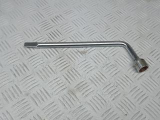 ключ колесный (балонный) Toyota Yaris XP9 2008, 1.3 л., бензин, МКПП, хетчбэк 5 дв.