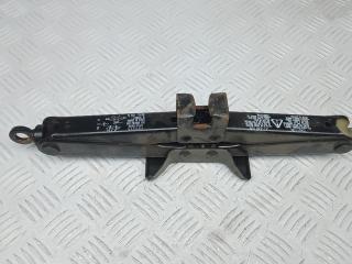домкрат Toyota Yaris XP9 2006, 1.3 л., бензин, МКПП, хетчбэк 5 дв.